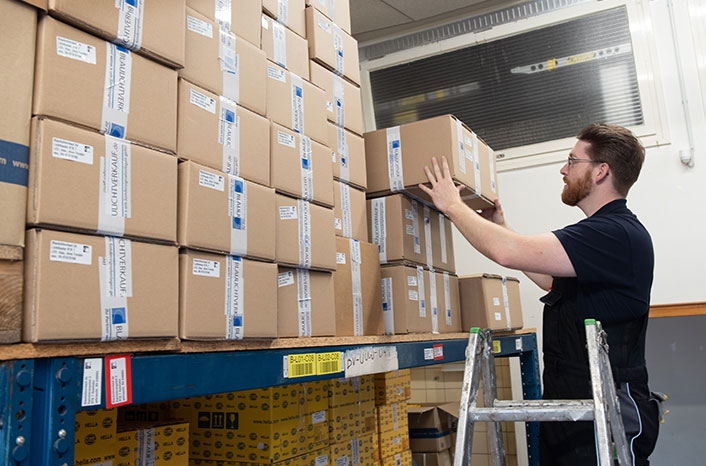 ..mit über 25.000 Artikeln auf Lager